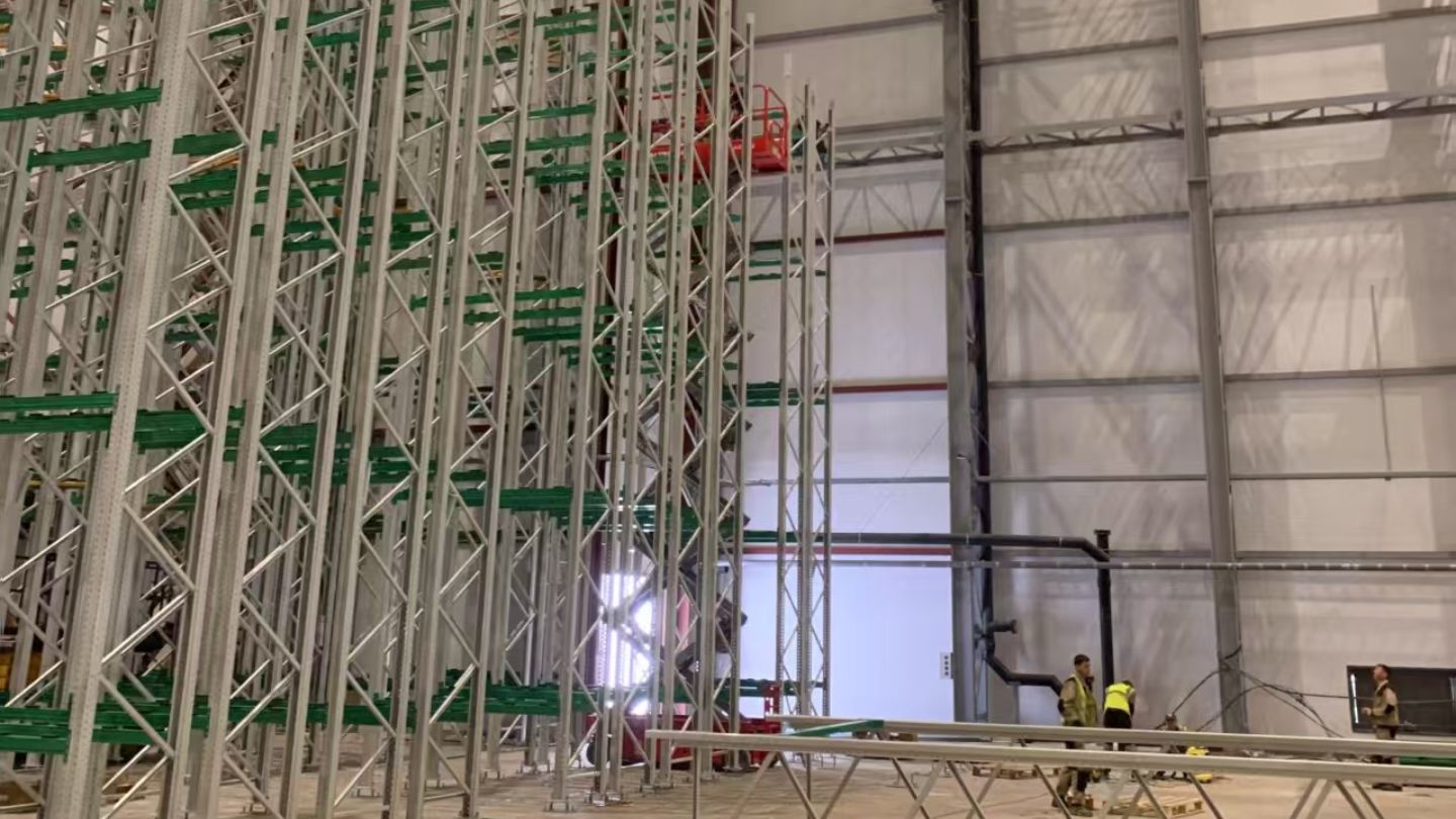 On-site installation of stacker crane warehouse